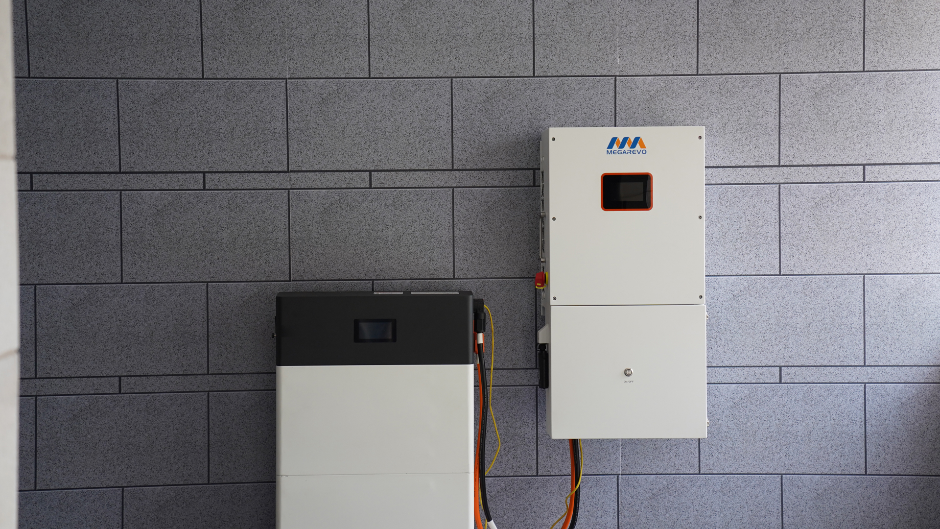 What makes Megarevo split phase hybrid inverters an ideal choice for North American households